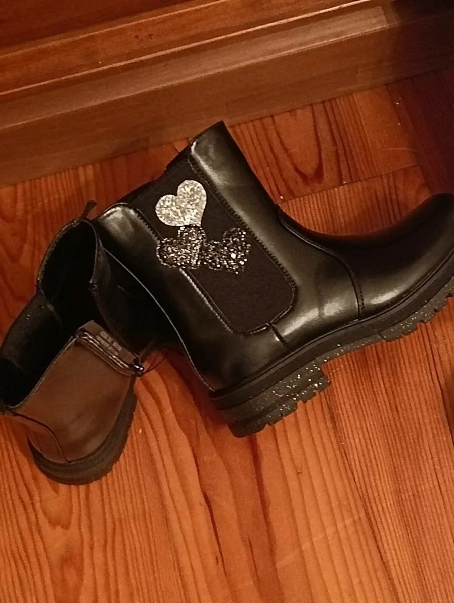 Beautiful girls bundle all. New - Image 3