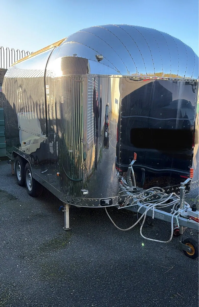 Airstream catering trailer - Image 1