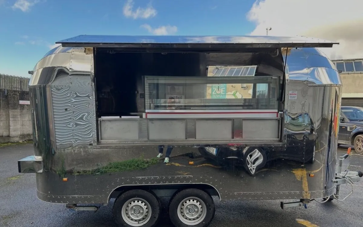 Airstream catering trailer - Image 2