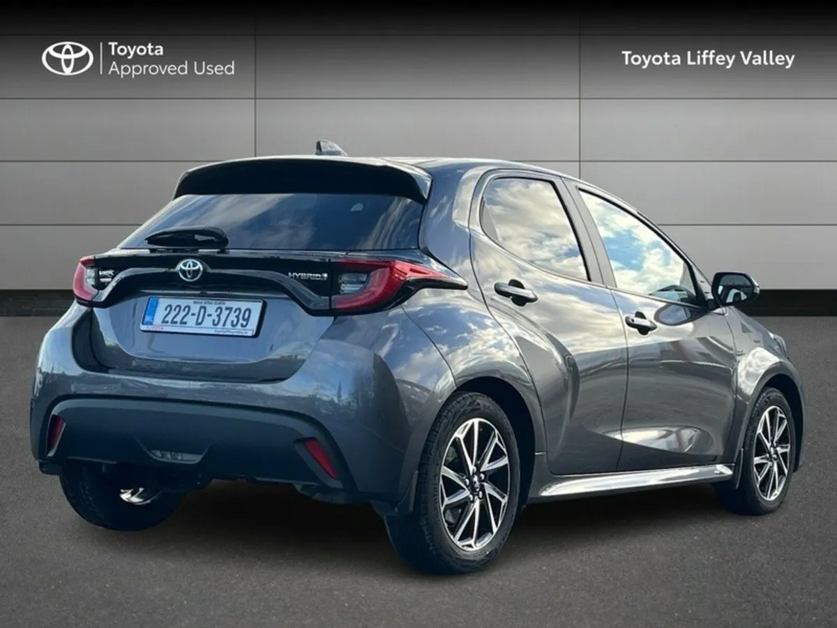 Toyota Yaris YARIS HYBRID LUNA SPORT - Image 2