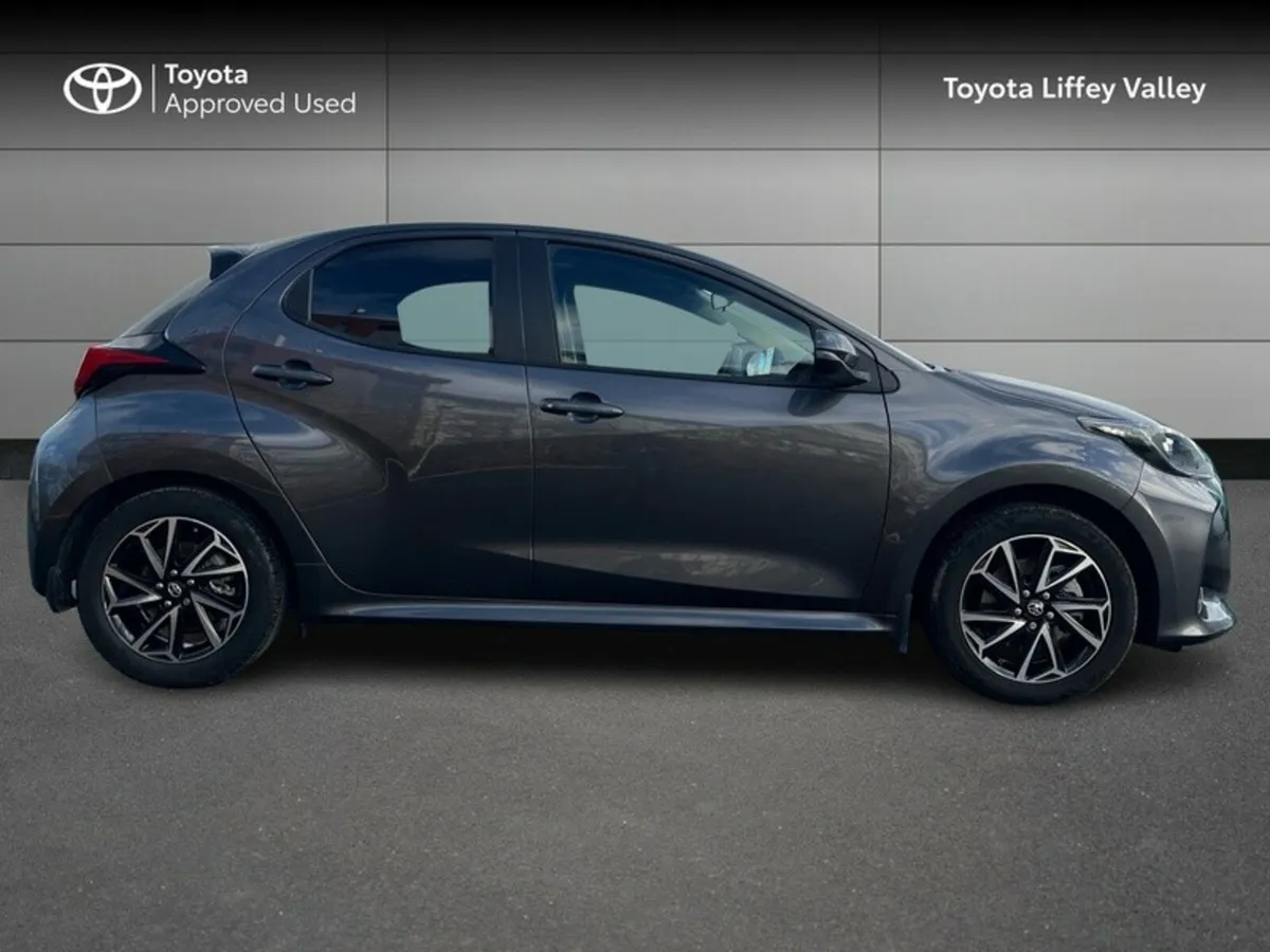 Toyota Yaris YARIS HYBRID LUNA SPORT - Image 3