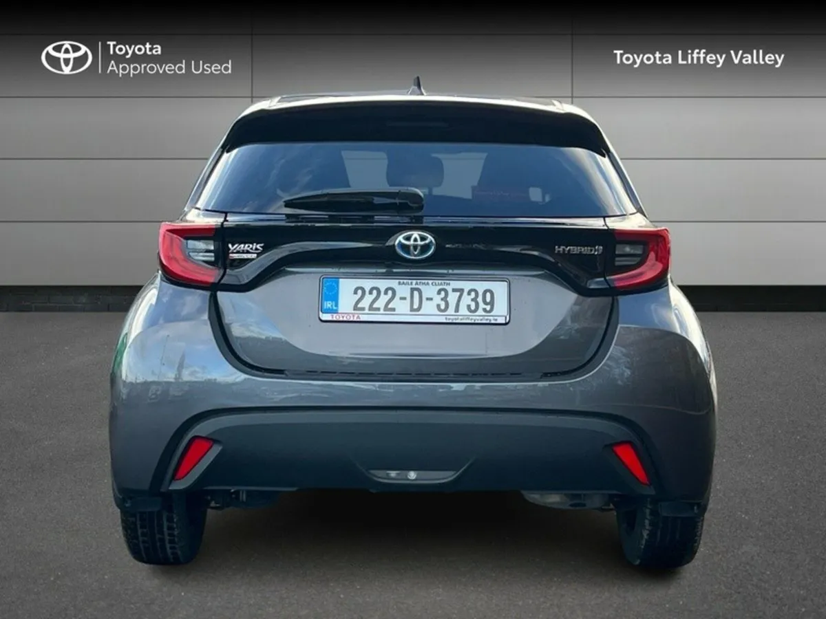 Toyota Yaris YARIS HYBRID LUNA SPORT - Image 4