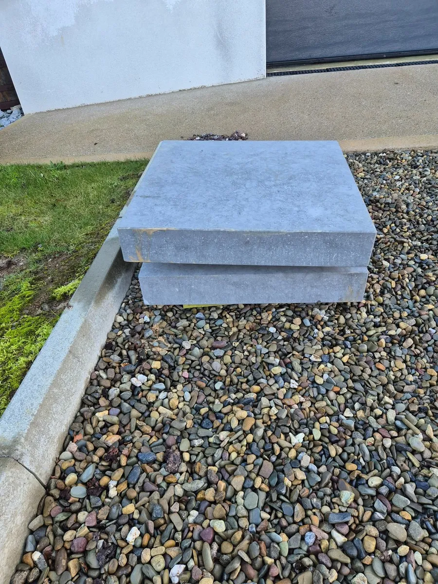 Limestone Pier Caps 600 x 600 x 100mm - Image 3