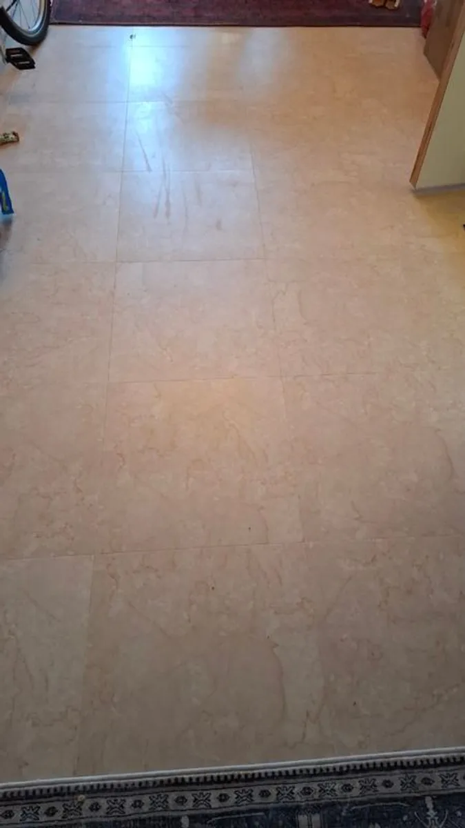 Vinyl flooring tiles - Image 1