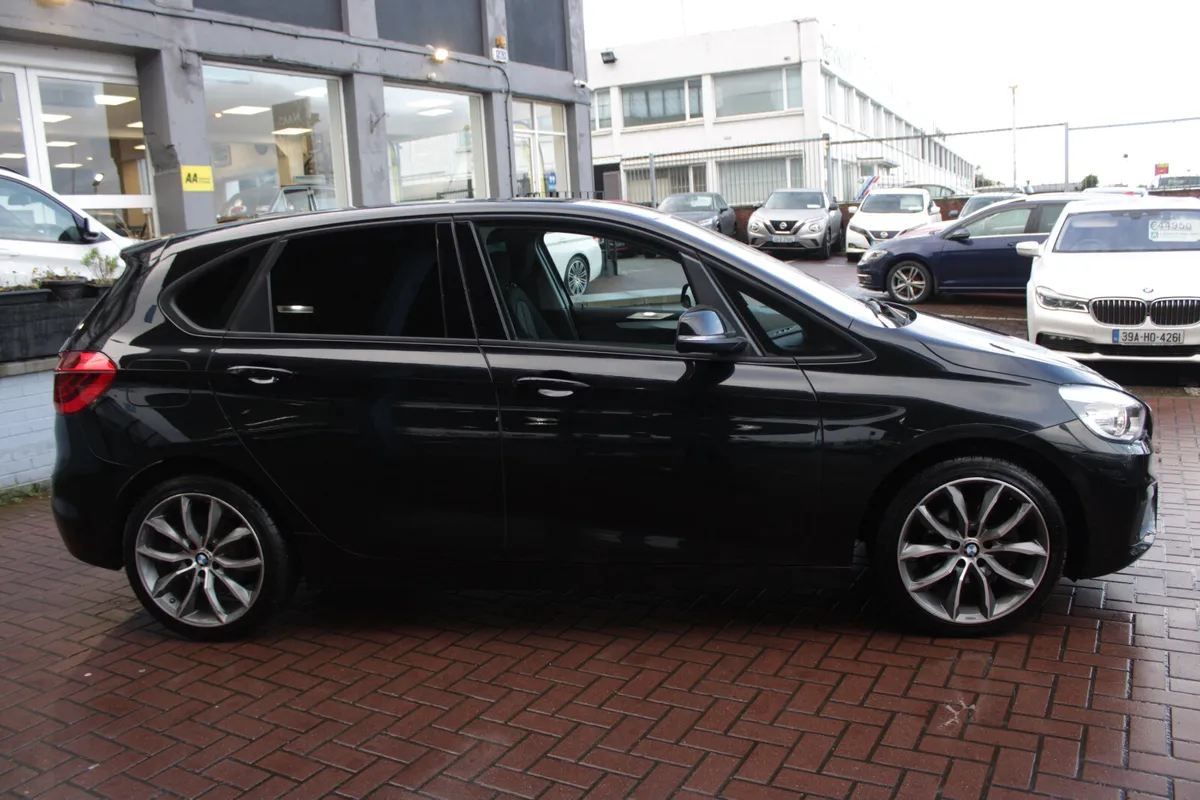 218D ACITVE TOURER X-DRIVE 5DR ESTATE AUTO  // 1 O - Image 3