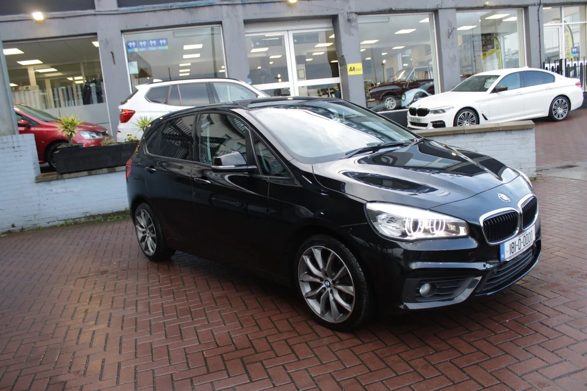 218D ACITVE TOURER X-DRIVE 5DR ESTATE AUTO  // 1 O - Image 1