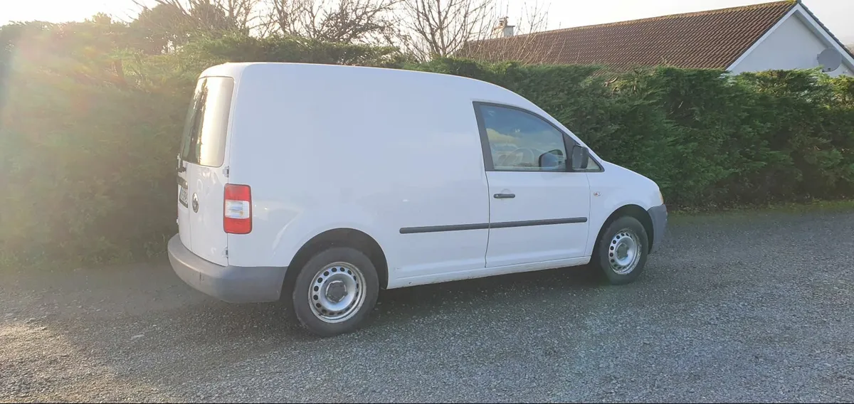 Volkswagen Caddy 2010 - Image 3