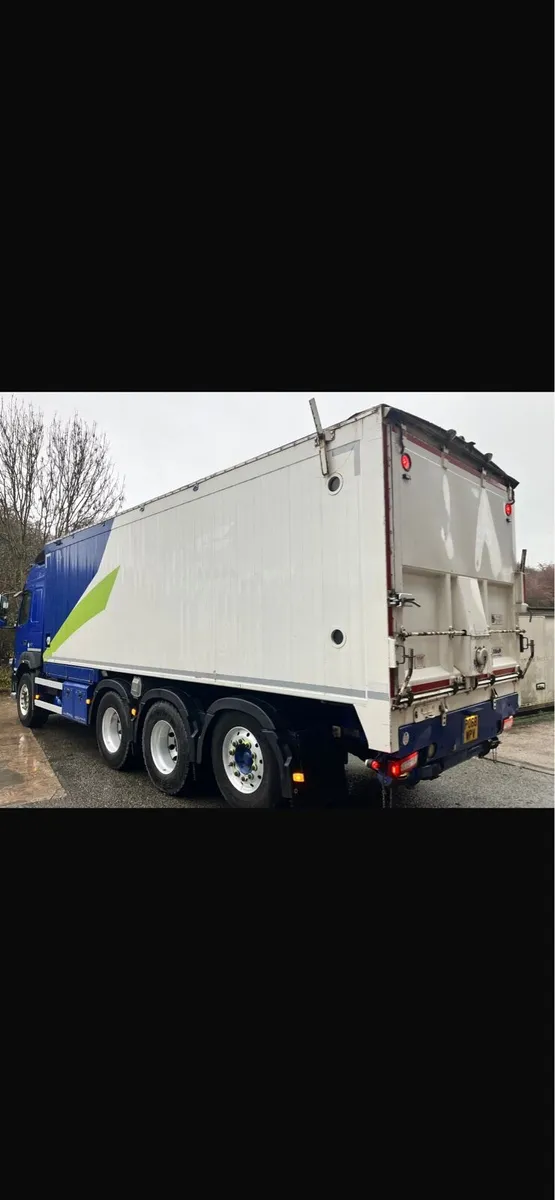 Volvo FM Tridem Bulk Blower - Image 3