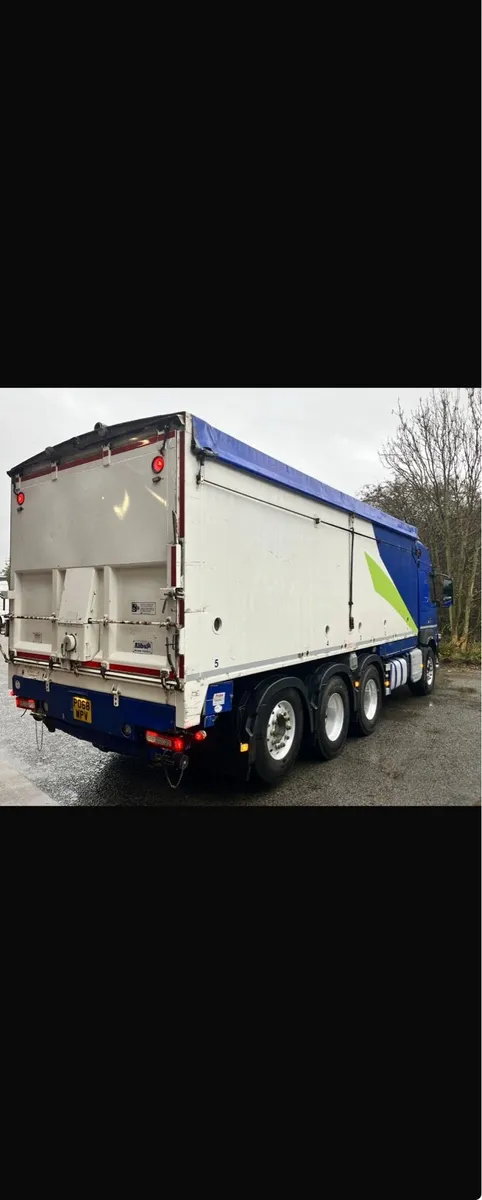 Volvo FM Tridem Bulk Blower - Image 4