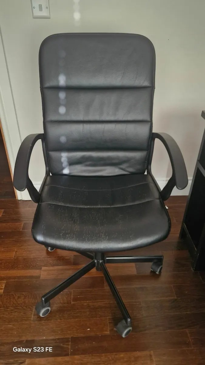 Desk chair
