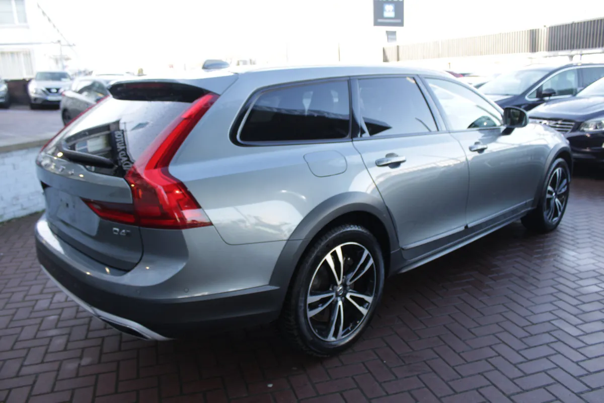 2.0D4 AWD CROSS COUNTRY LUXURY 5DR ESTATE AUTOMATI - Image 4