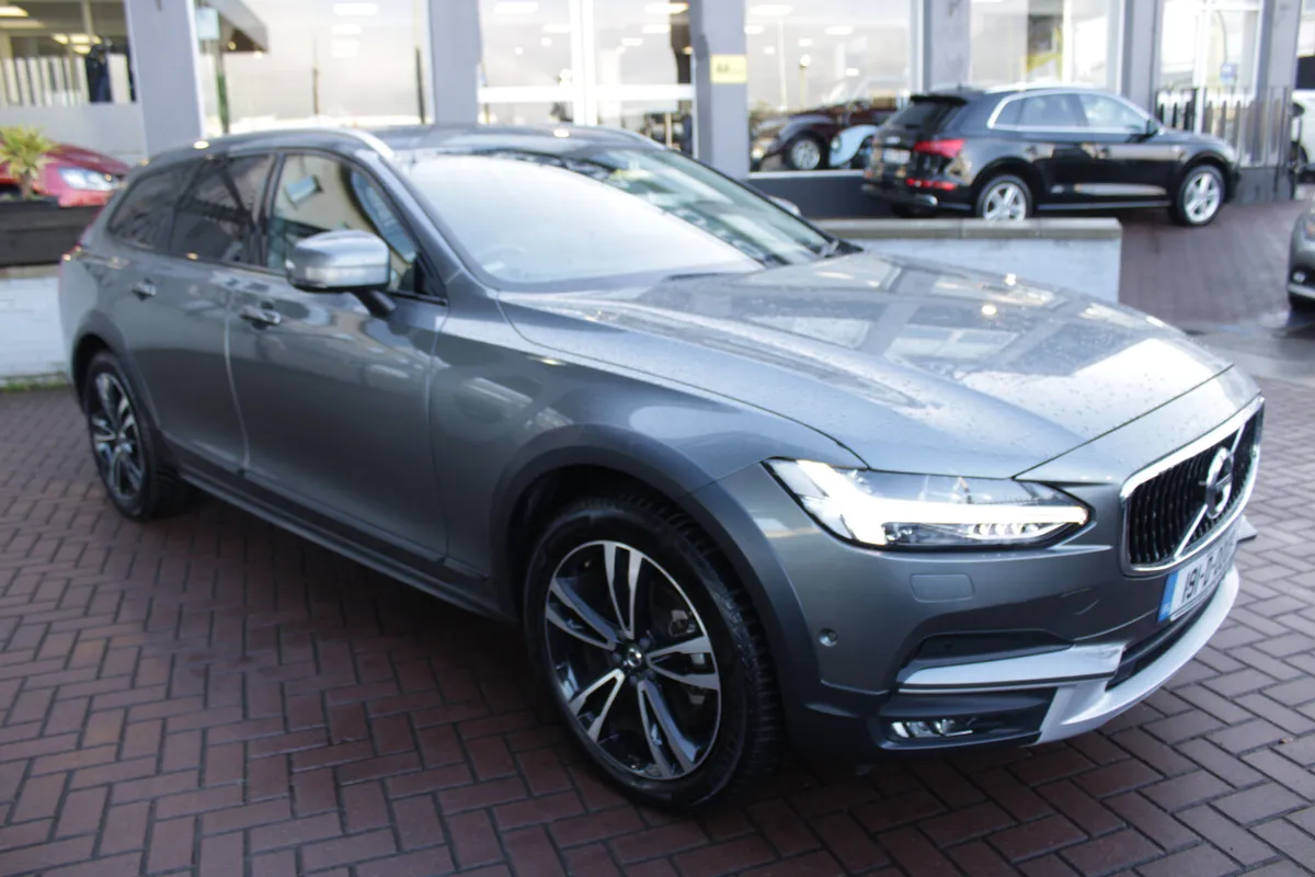 2.0D4 AWD CROSS COUNTRY LUXURY 5DR ESTATE AUTOMATI - Image 2