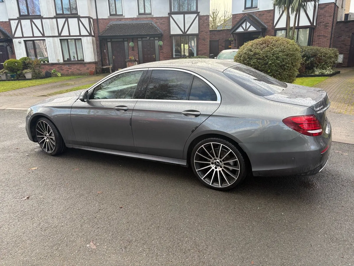 Mercedes Benz E200 AMG - Image 4