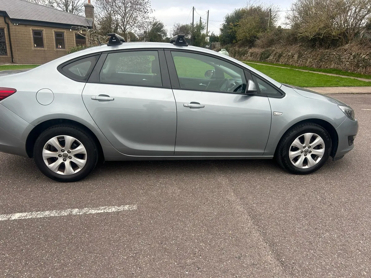 Opel Astra 2015 - Image 1