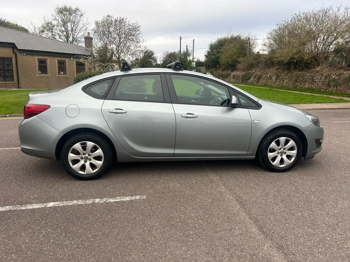 Opel Astra 2015 - Image 2