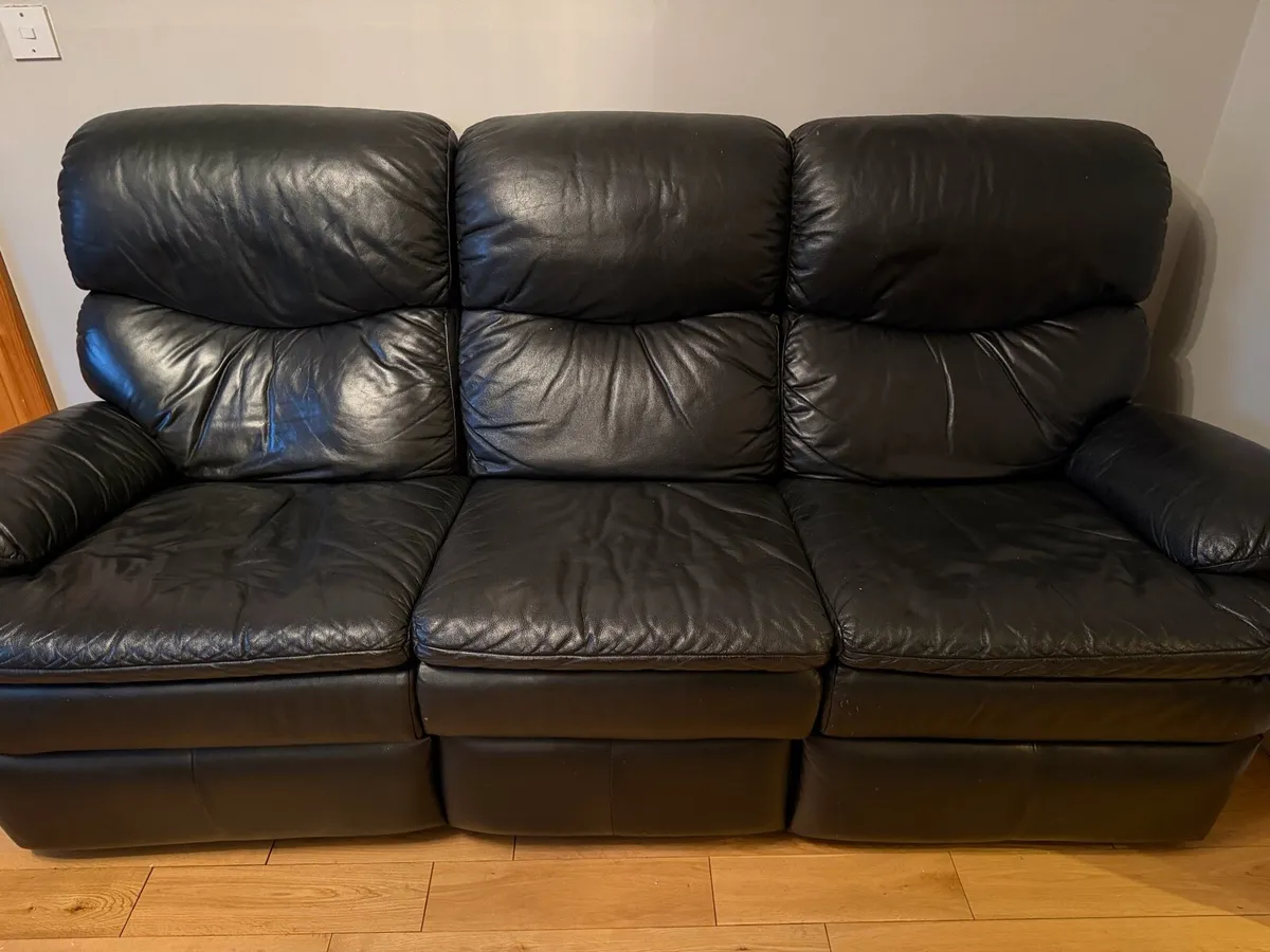 Leather recliner Couch - Image 1