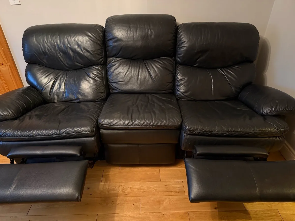 Leather recliner Couch - Image 2