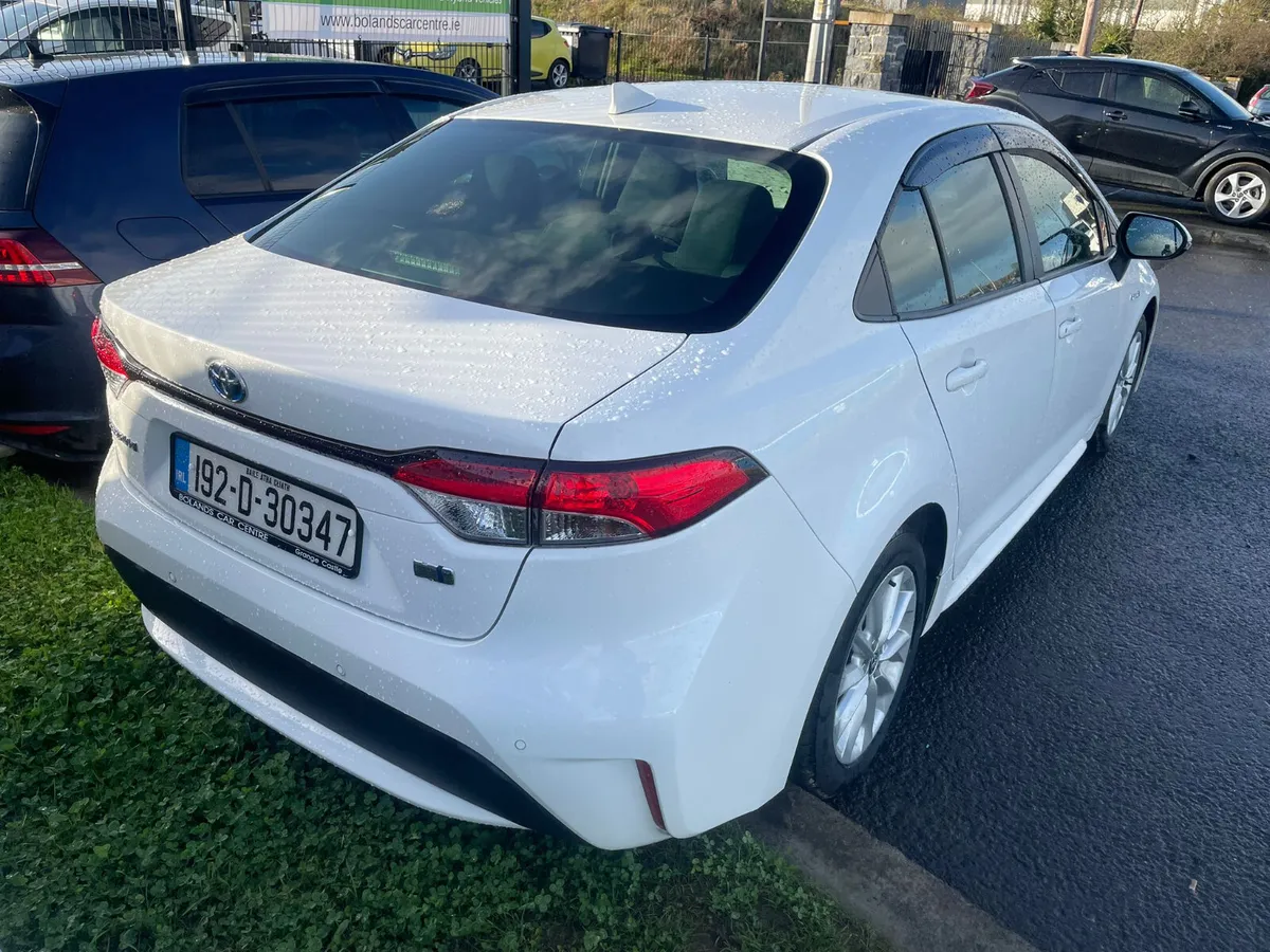 192 Toyota Corolla Hybrid 1.8 Automatic 4dr Model - Image 3