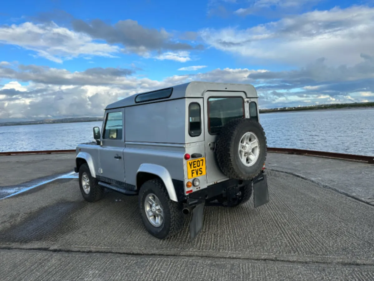 Land Rover Defender COUNTY HARD TOP - Image 3