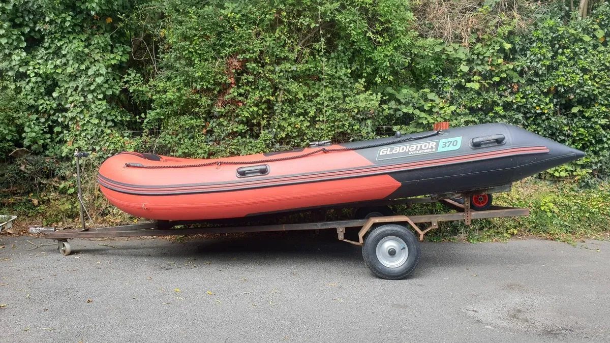 Gladiator Boat C370AL Suzuki Outboard 20HP - Image 4