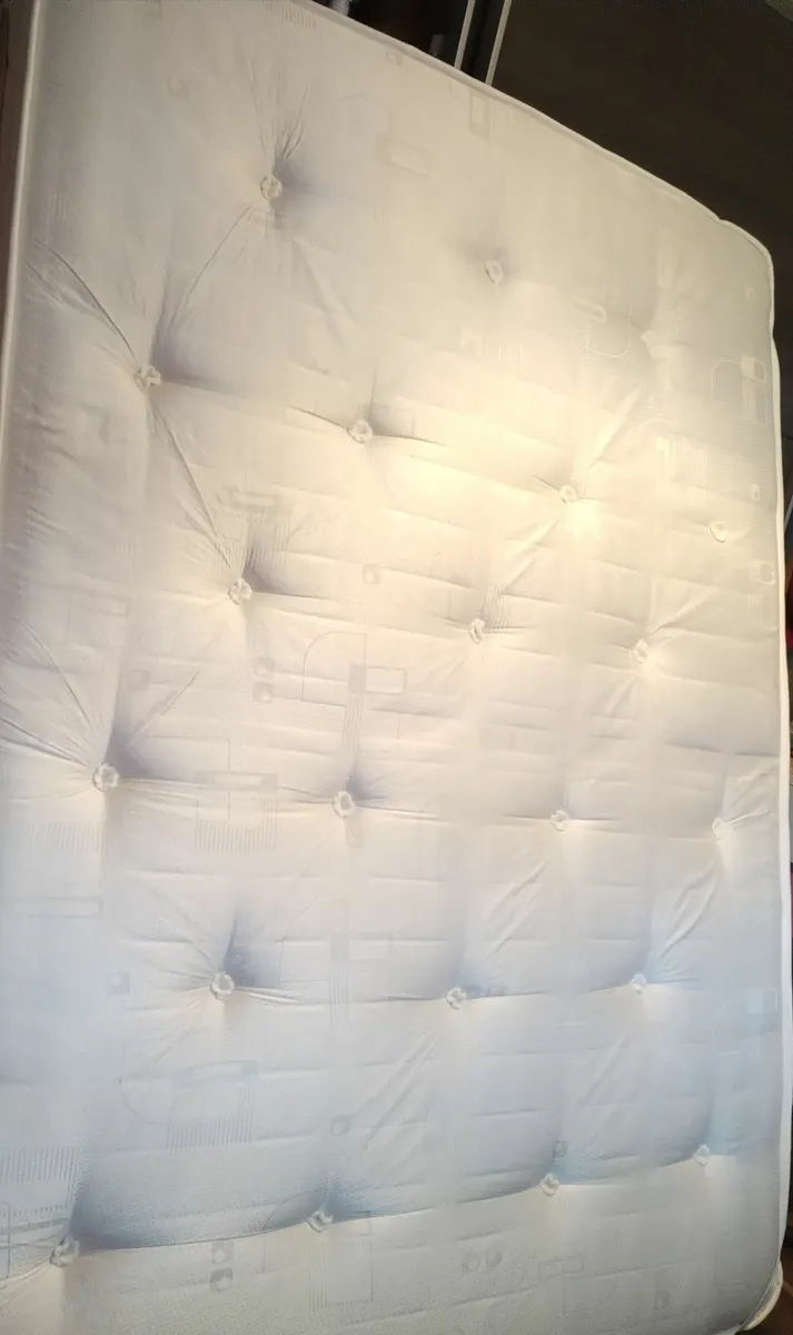 Double bed mattress - Image 1