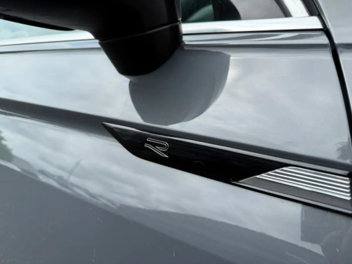 Volkswagen Tiguan R-LINE TDI 4MOTION DSG - Image 4