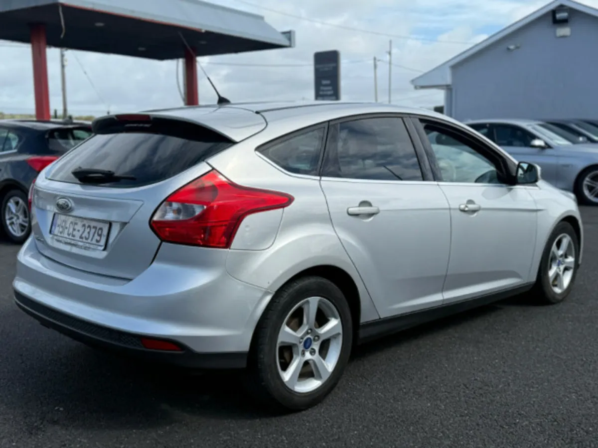 Ford Focus 1.6 TDCI Zetec Navigator 115PS 5DR - Image 3