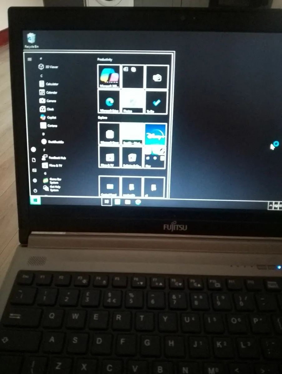 Laptop for sale LIFEBOOK E734 notebook PC - Image 1