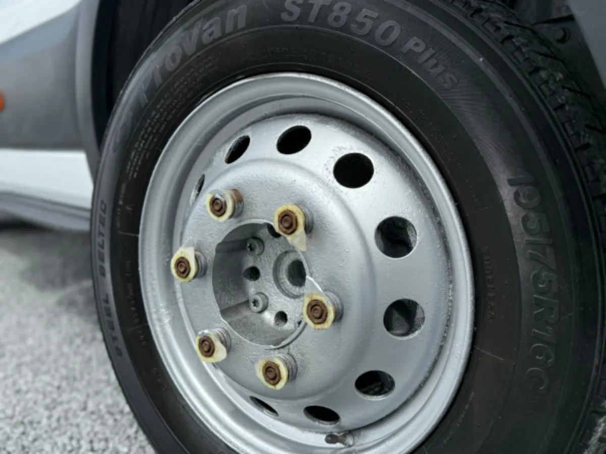 Ford Transit T350 125 RWD 02DR - Image 3