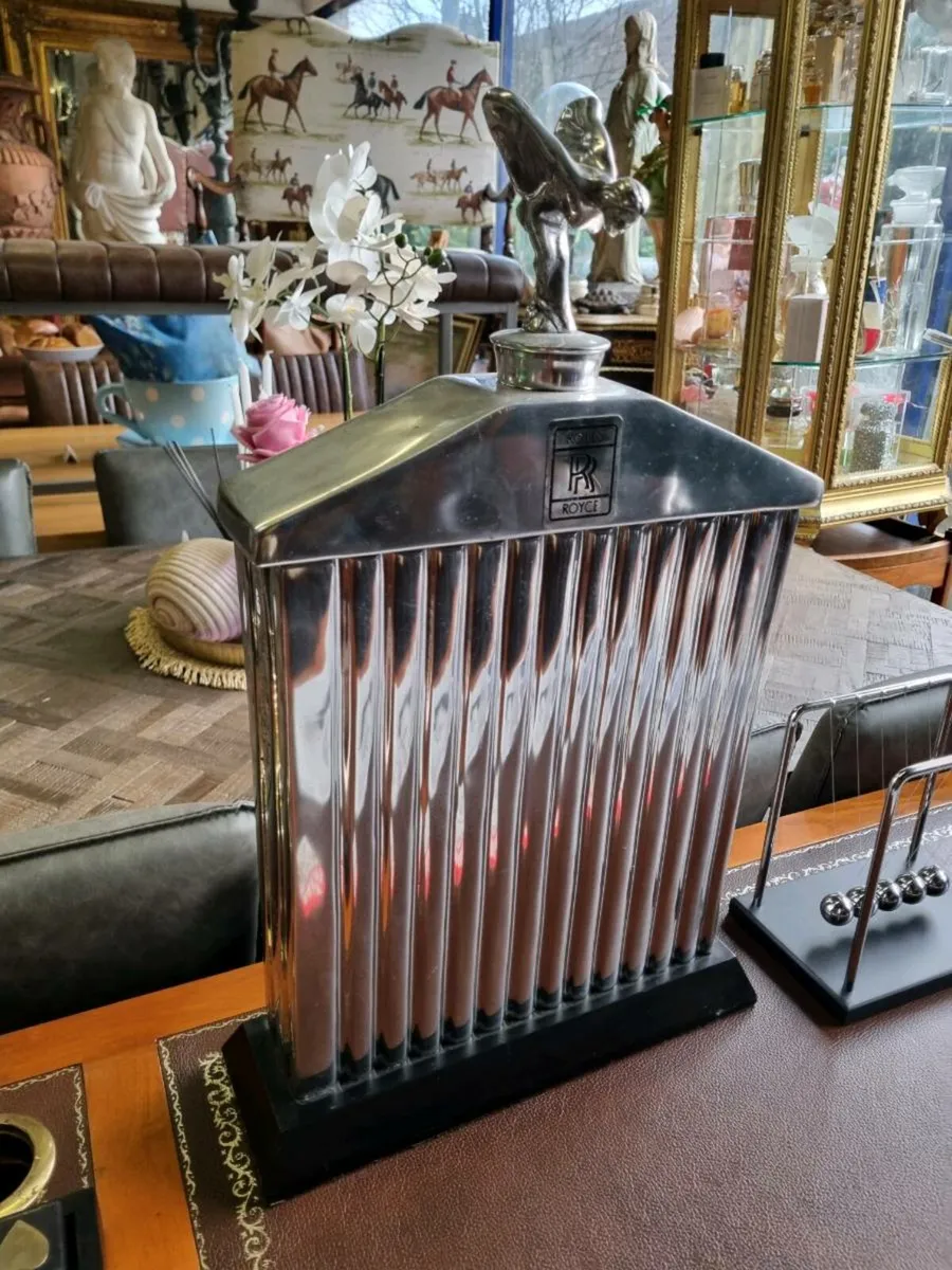 Rolls Royce grill desk top