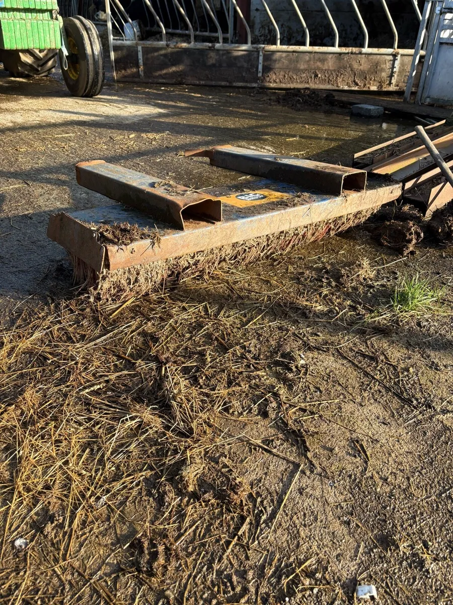 Yard brush - Image 1