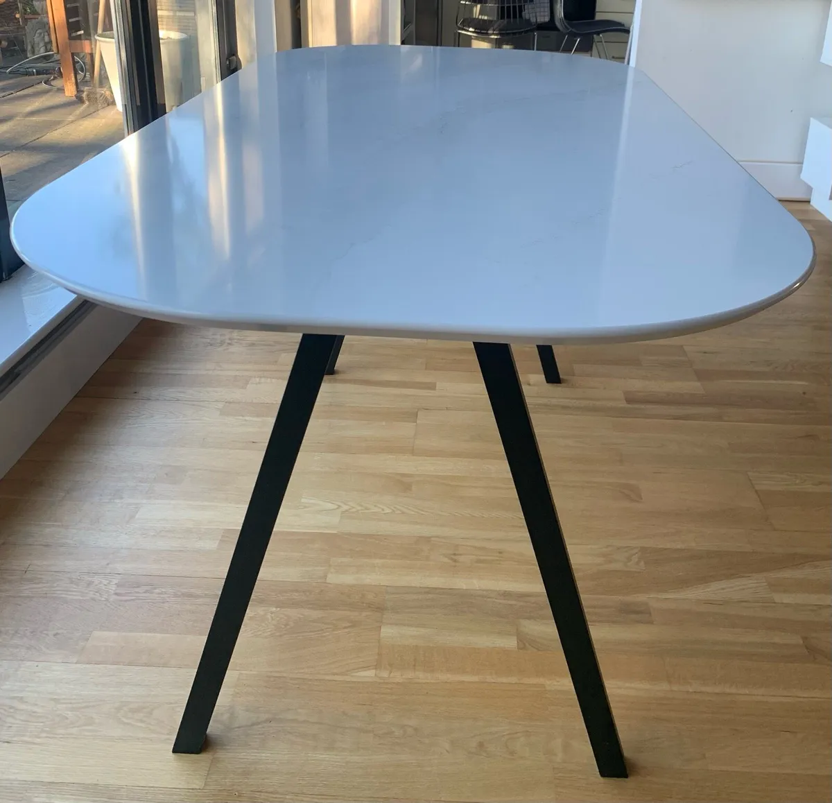 Quartz dining table - Image 4