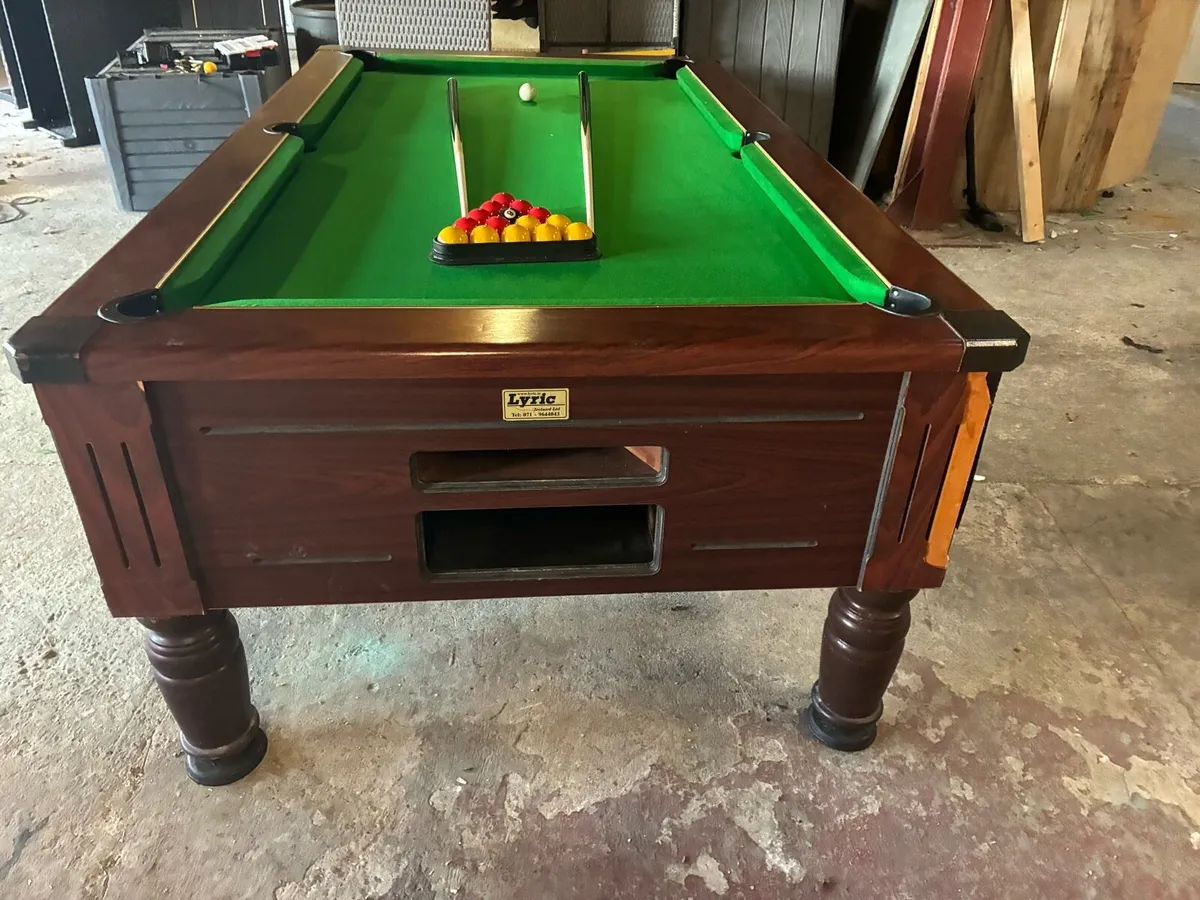 Pool table - Image 1