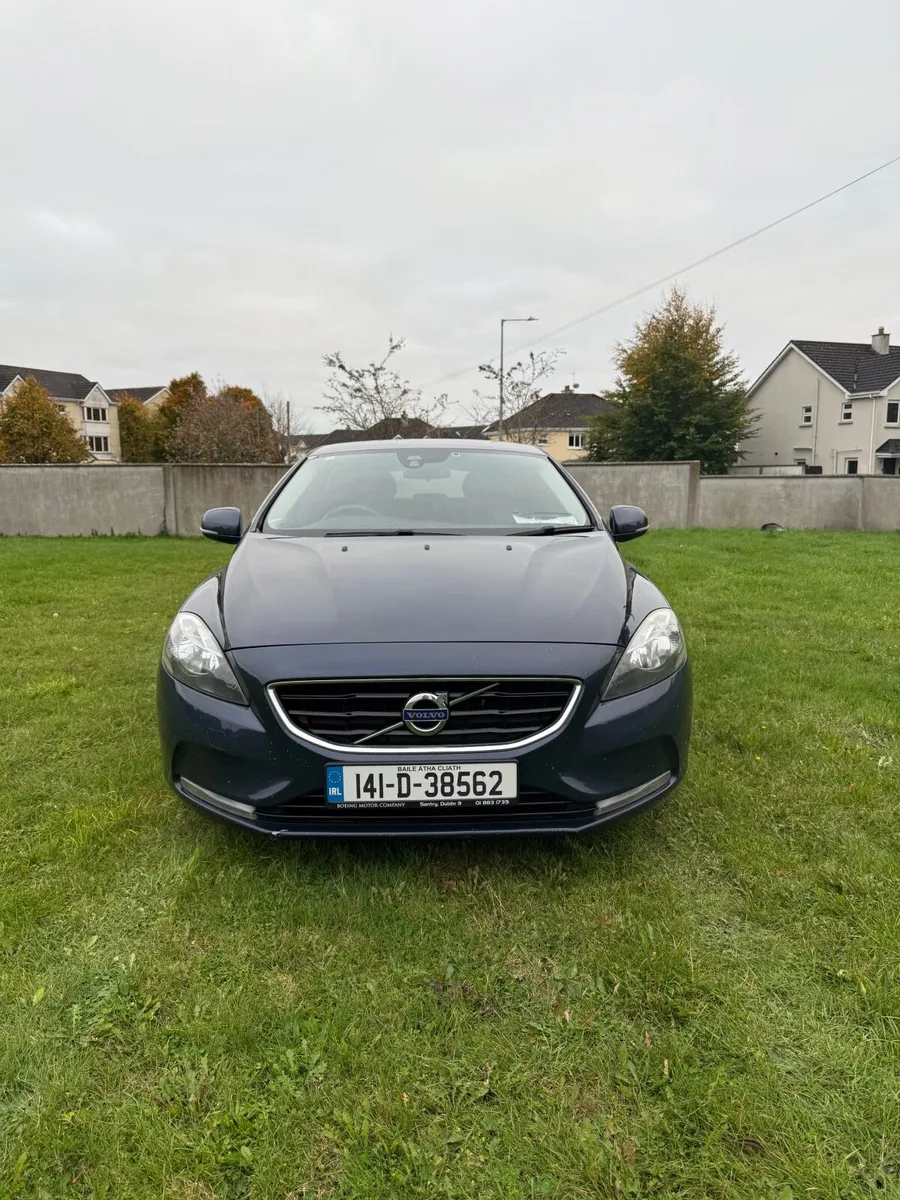 2014 VOLVO V40 🔥NEW NCT🔥 - Image 2