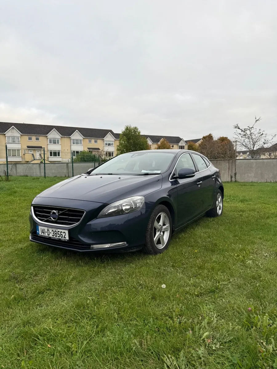 2014 VOLVO V40 🔥NEW NCT🔥 - Image 1