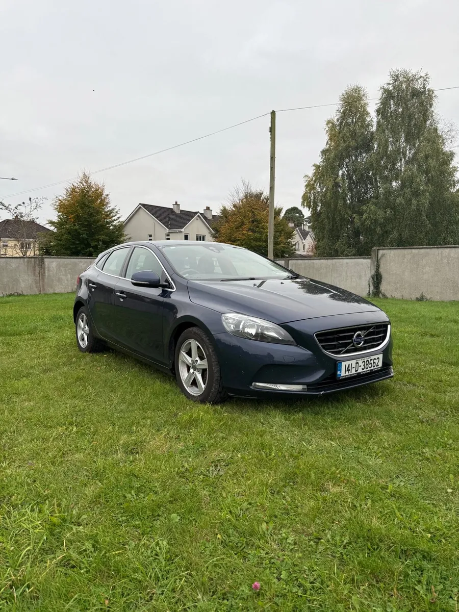 2014 VOLVO V40 🔥NEW NCT🔥 - Image 3