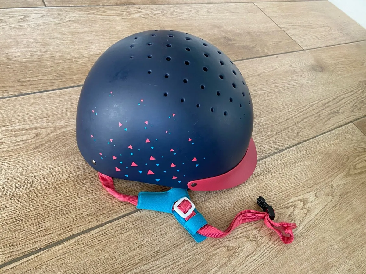 Horse riding helmet and back protector - Image 1