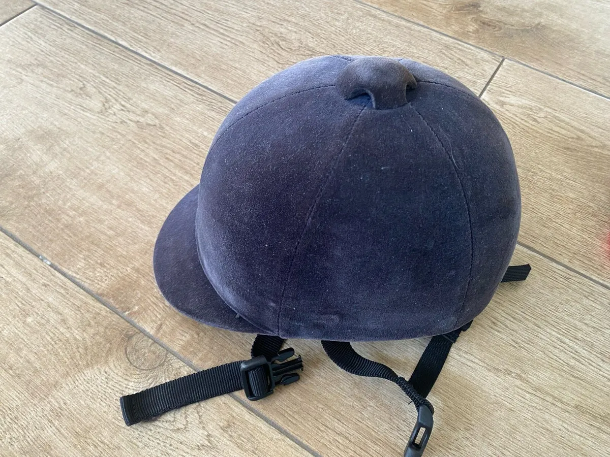 Horse riding helmet and back protector - Image 2