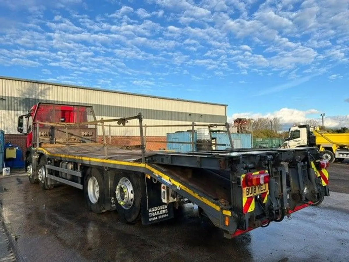 2018 Mercedes Arocs 3240 8x2 R/Lift Beavertail - Image 3