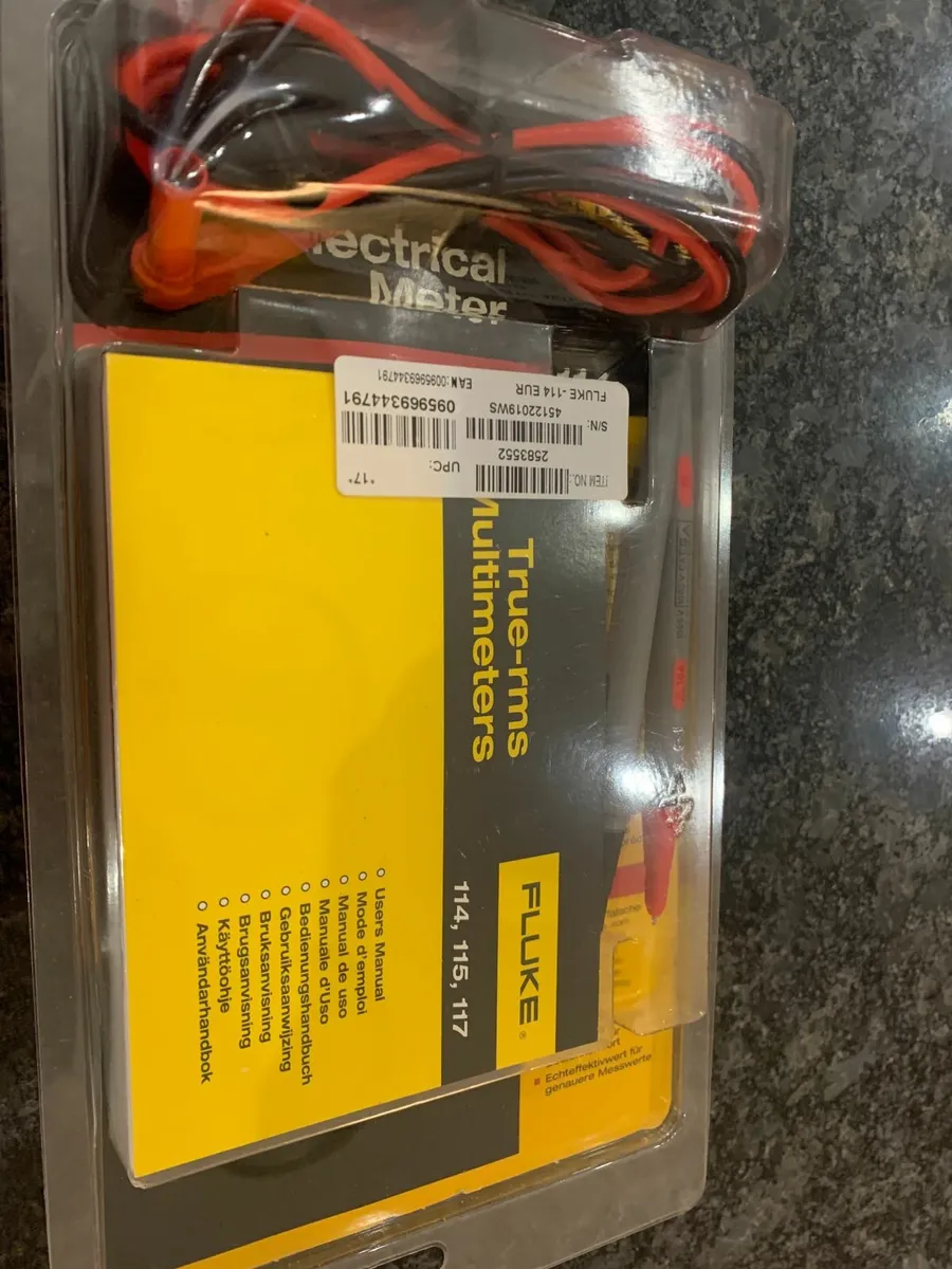 Fluke Multimeter Model 114 - Image 2