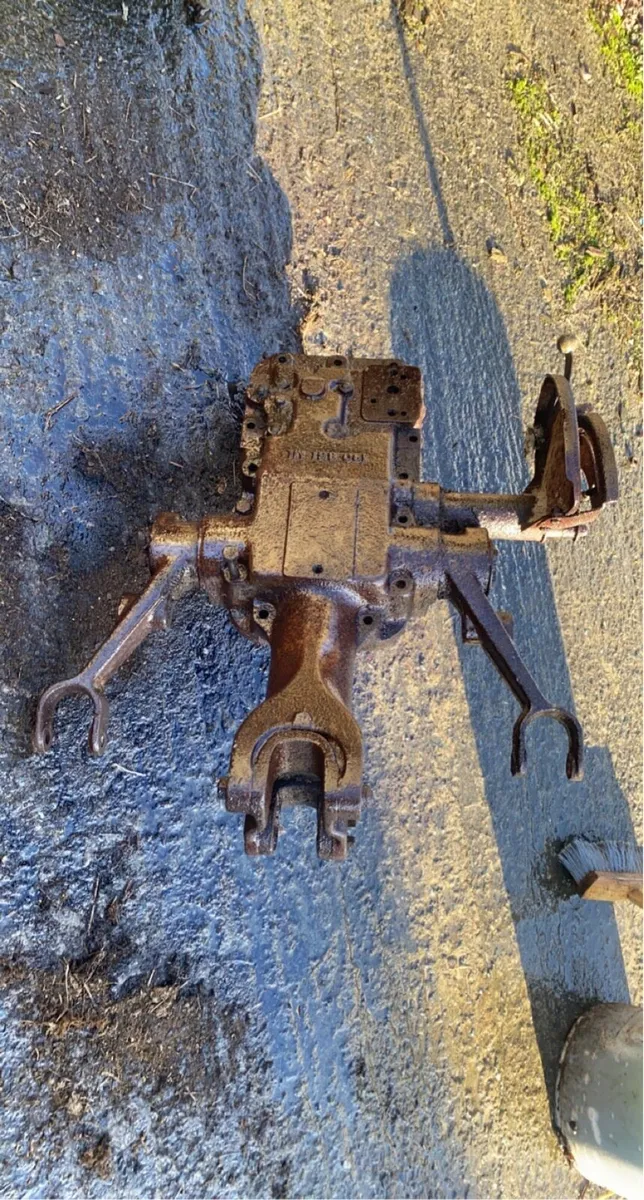 Mf 65/35 lift cover - Image 2