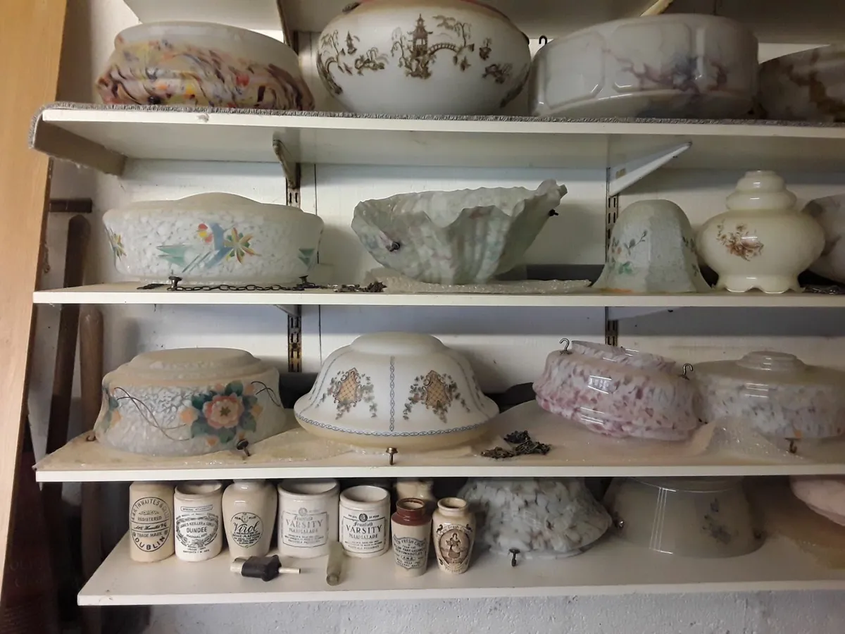 ANTIQUE  LIGHT  SHADES. - Image 3