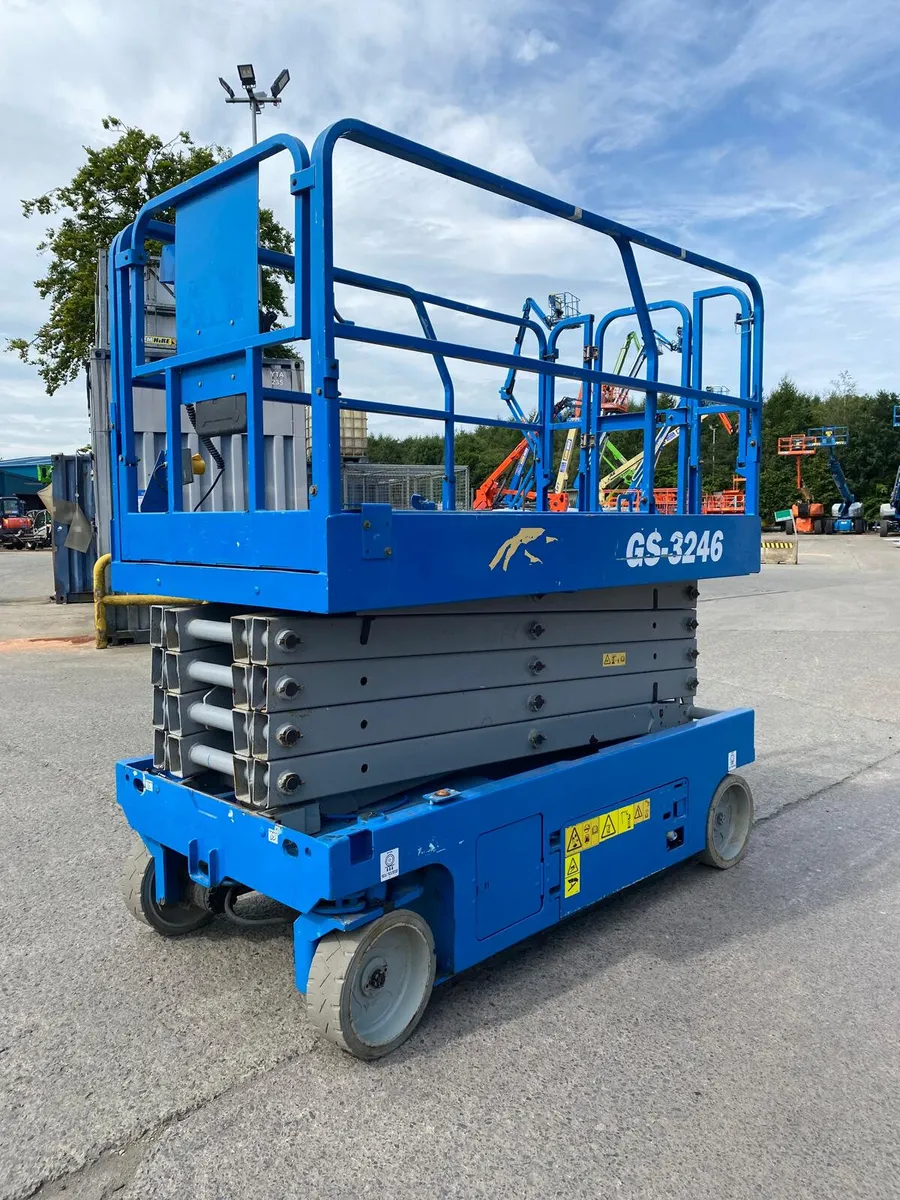 2016 GENIE GS3246 38FT ELECTRIC SCISSOR LIFT - Image 4
