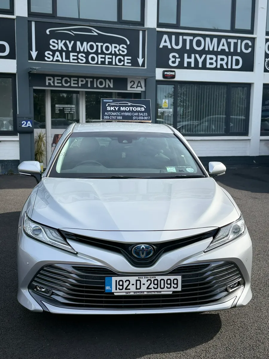 2019 Toyota CAMRY 2.5 Hybrid automatic - Image 2