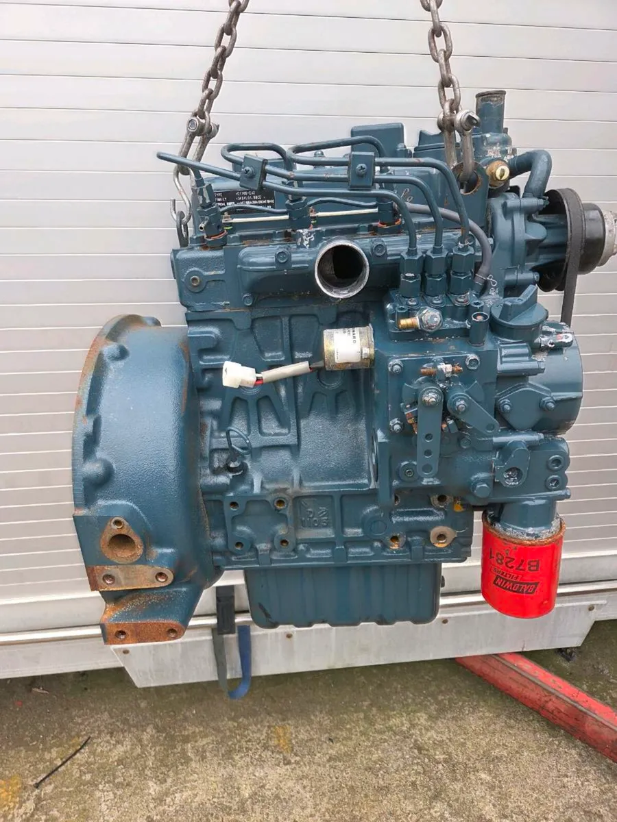 Kubota D1105 3 cylinder diesel engine - Image 1