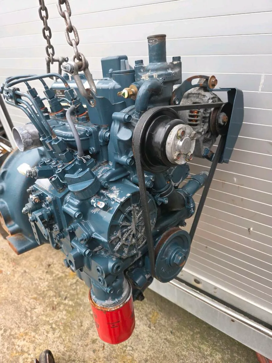 Kubota D1105 3 cylinder diesel engine - Image 2