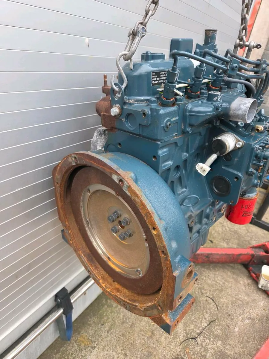 Kubota D1105 3 cylinder diesel engine - Image 3