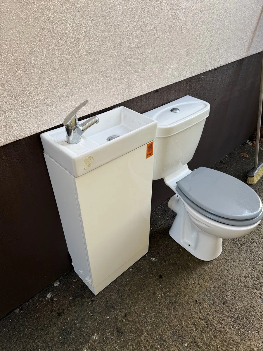 Toilet and mini sink - Image 1