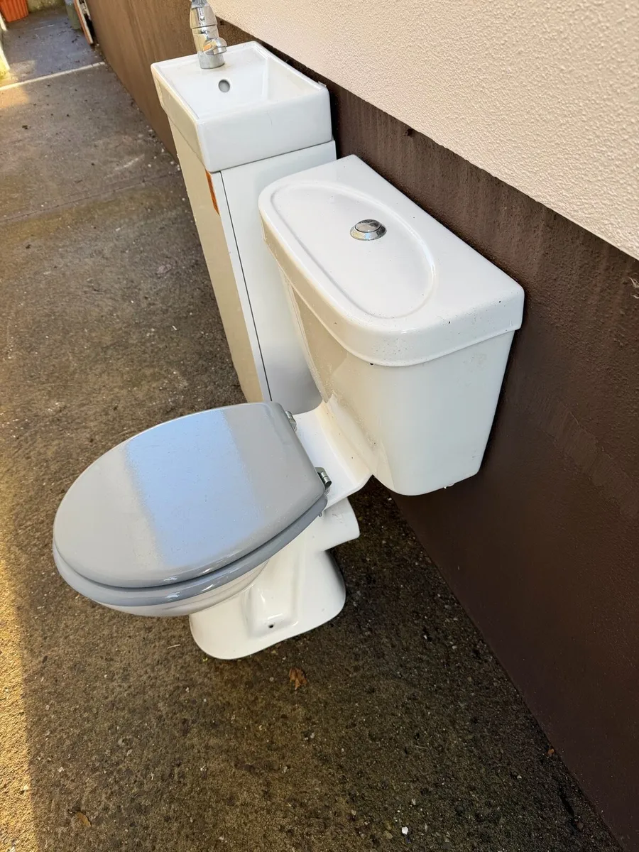 Toilet and mini sink - Image 2
