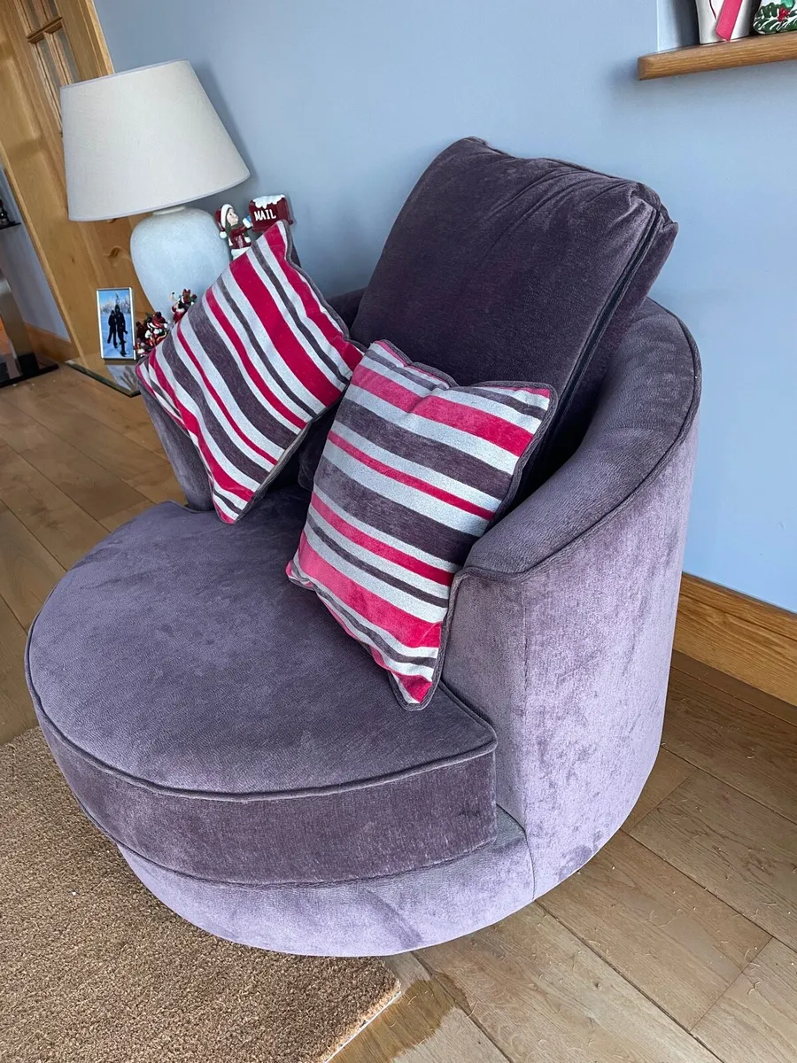 Love chair - Image 1